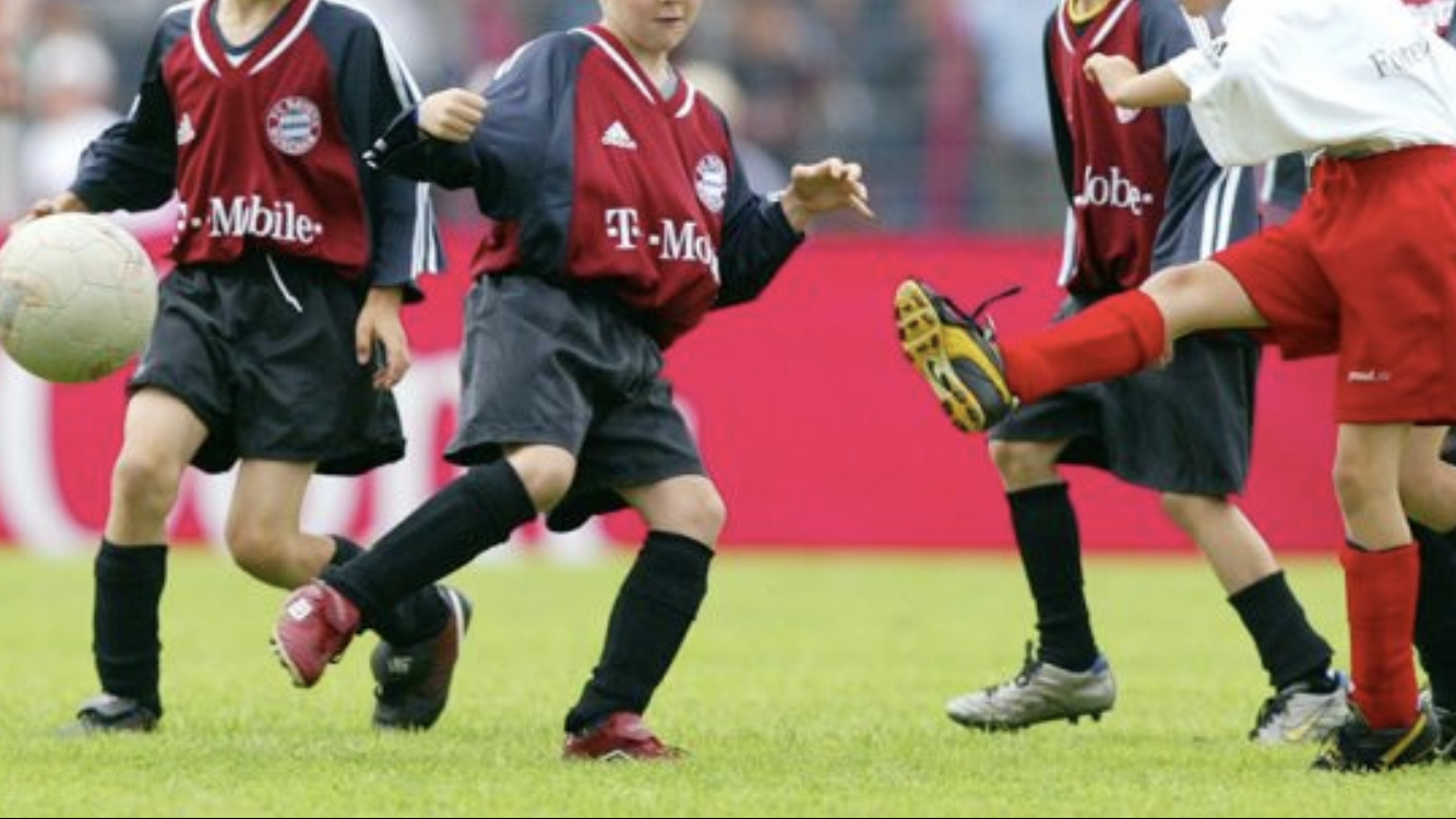 フニーニョ ドイツやスペインで推奨 低学年向け3人制サッカー のルールや良い点を解説 ジュニア 少年サッカー ジュニアサッカー フットサル 研究室